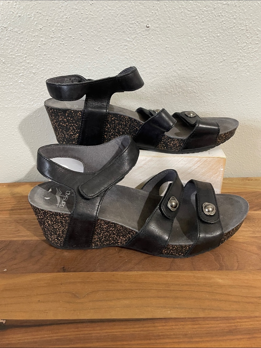 Dansko Savannah Black Leather Wedge Sandals Hook Loop Comfort Sz 40 US 9.5-10